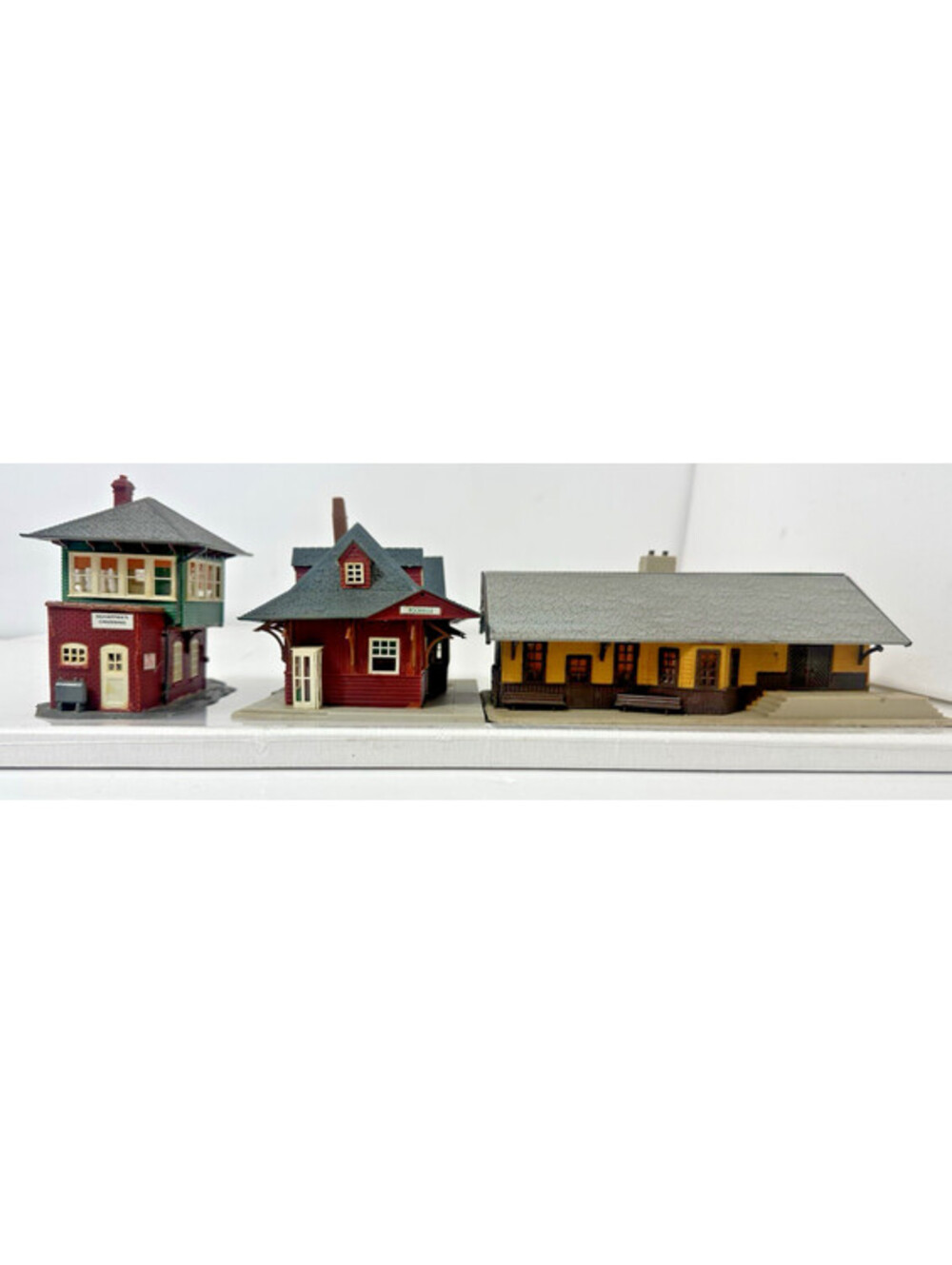 HO Scale Train Station Lot - Vintage Atlas Passenger Depot & Signal Tower Built